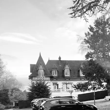 Un Dans Un Chateau * Deauville